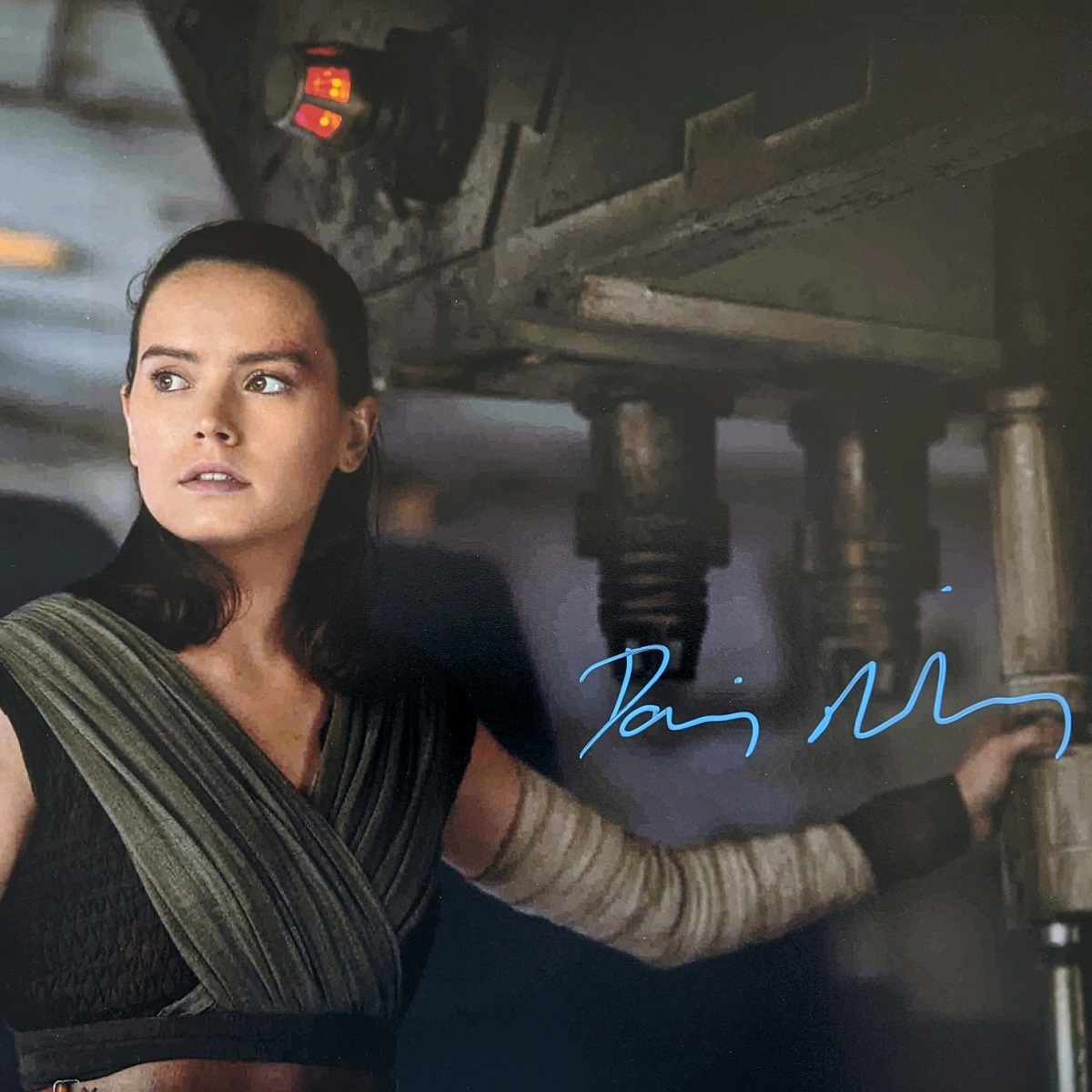 Daisy Ridley Autograph Send-In * - Twin Cities Comics