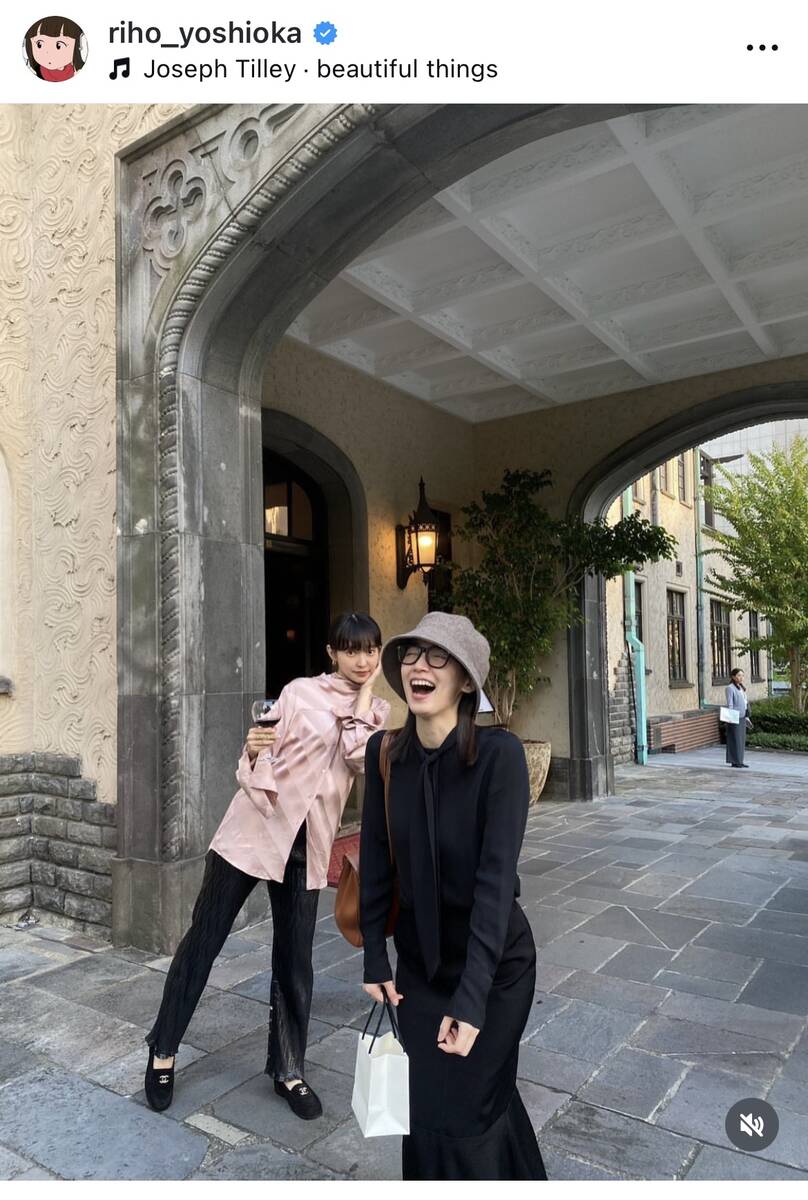 吉岡里帆、特大マツタケ＆黒縁メガネで満面スマイル「めちゃ可愛い