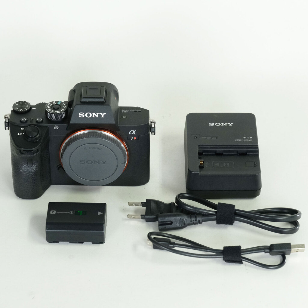 SONY α7R III（ILCE-7RM3）の出品 | ONE SCENE（ワンシーン）