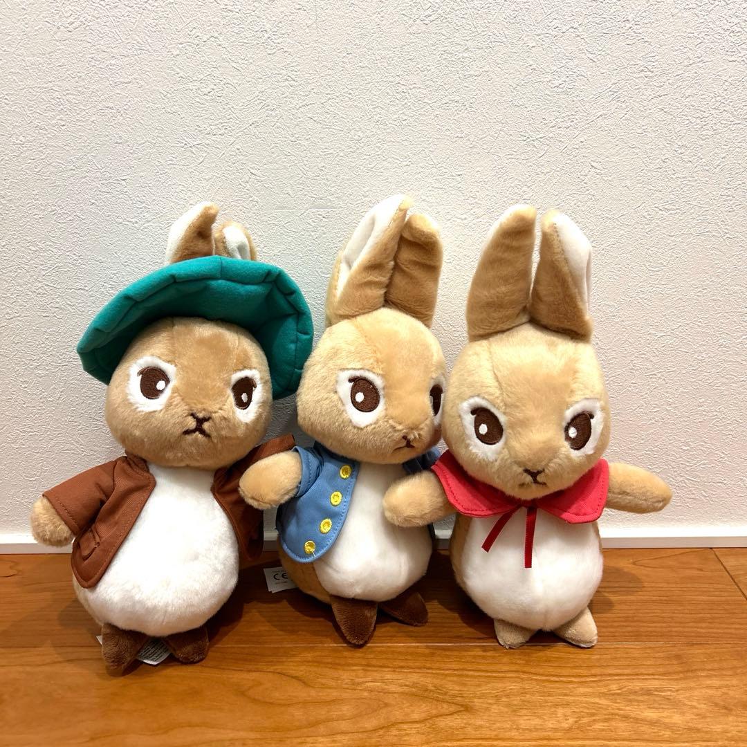 ダイソー ピーターラビット ぬいぐるみ3体セット - メルカリ