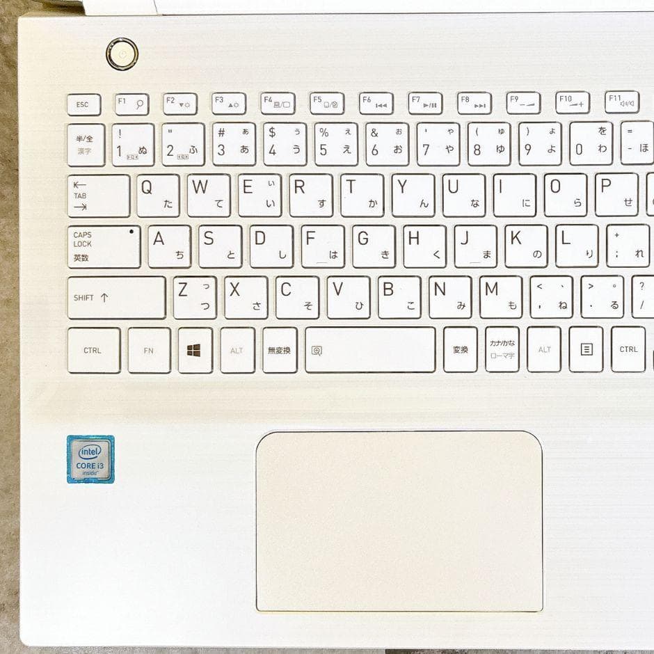おしゃれホワイト❣新品SSDで快適✨薄型ノートパソコン カメラ