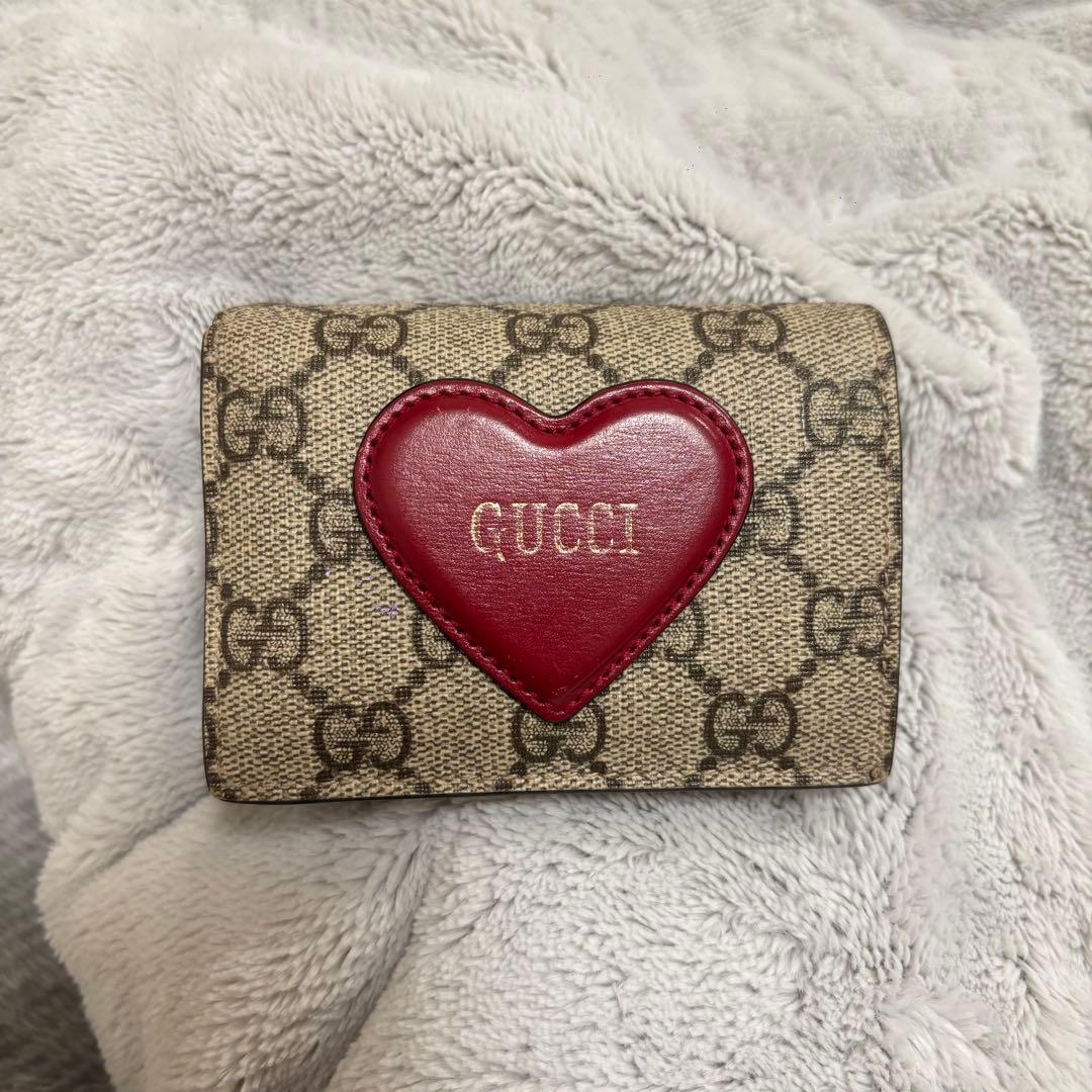 GUCCI ハート型 二つ折り財布 - メルカリ