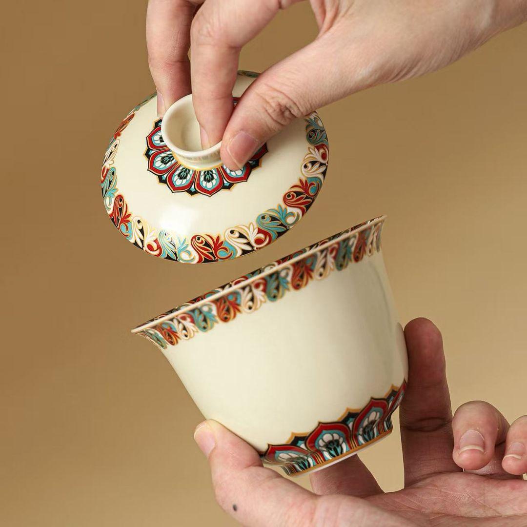 伝統的な模様の蓋付き陶器 蓋物｜染錦濃紋様｜磁器｜有田焼｜和食器通販｜うちる｜和食器の皿、鉢