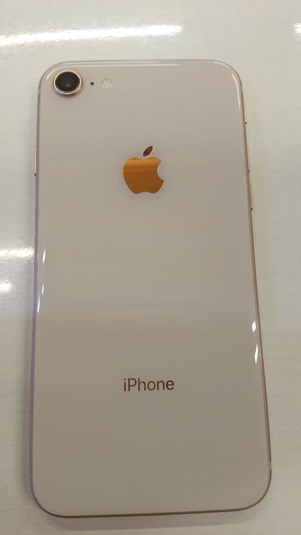 美品！期間限定出品！Apple iPhone 8 ゴールド　本体 iPhone 8 新古品 iPhone8 64GB ゴールド SIMフリー 本体 スマホ あす