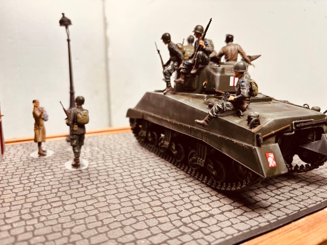 ホビーボス1／35 アメリカ軍落下傘部隊とイギリス軍タンク - メルカリ