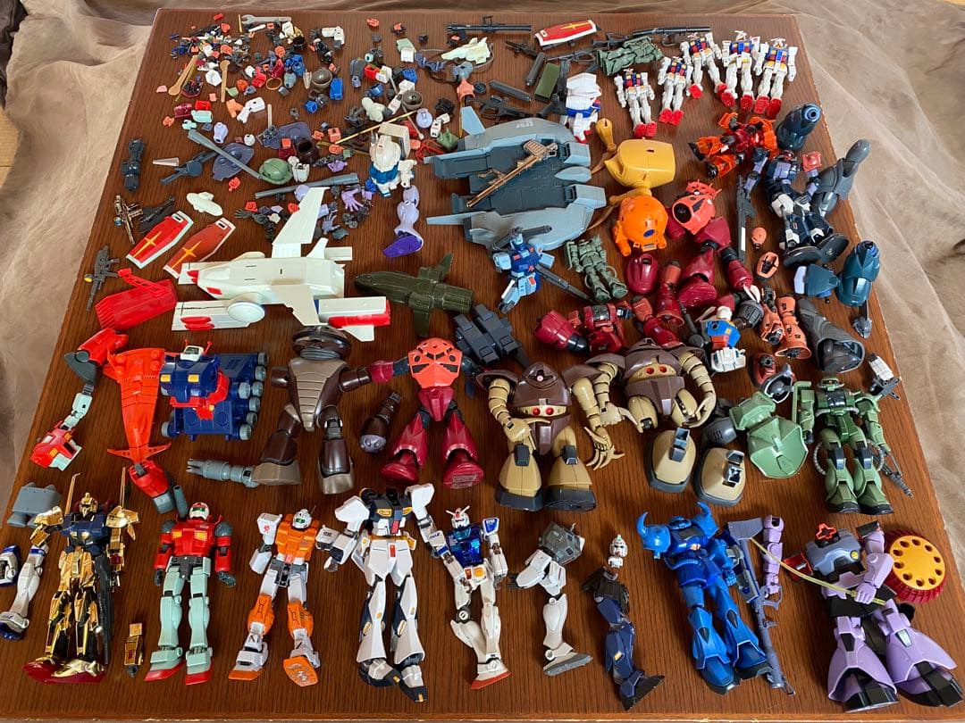 ガンプラ本体&武器パーツセット ジャンク　まとめ売り ジャンク)ガンプラ 武器パーツ ガンダム ザク プラモデル バンダイ