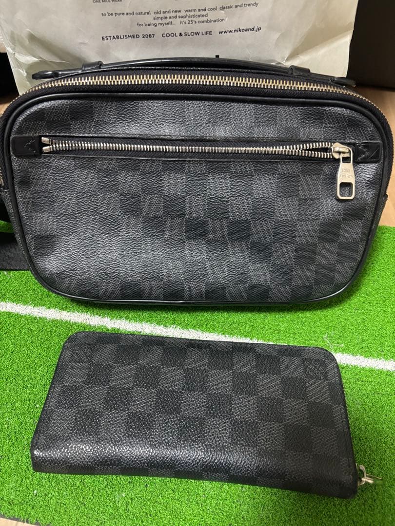 本日限定価格　Louis Vuitton 財布付きボディバッグ ブラック 本日限定価格 Louis Vuitton 財布付きボディバッグ ブラック ルイ