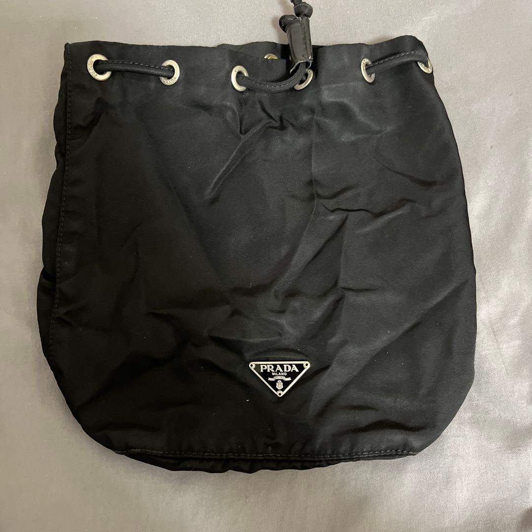 プラダ 巾着　ポーチ バニティ 三角ロゴ 刻印あり 美品✨プラダ 巾着 ポーチ ナイロン レザー 三角ロゴ バニティ