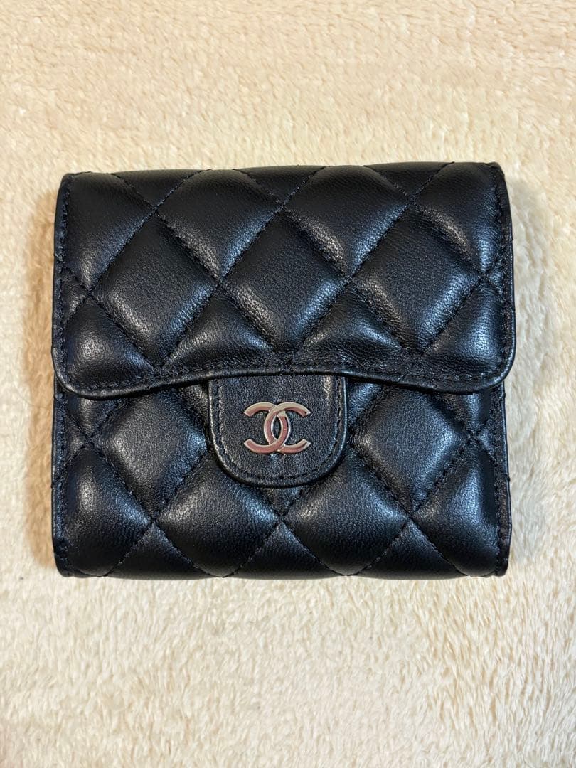 マトラッセ　二つ折り財布　本日限定値下げ 明日着 限定色 キャビアxマトラッセ タイムレス 折財布 CHANEL (CHANEL