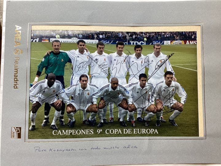 Realmadridの選手の直筆サイン入り集合写真 楽天市場】【ESC01】【国内未発売】PANINI レアル・マドリード 23-24