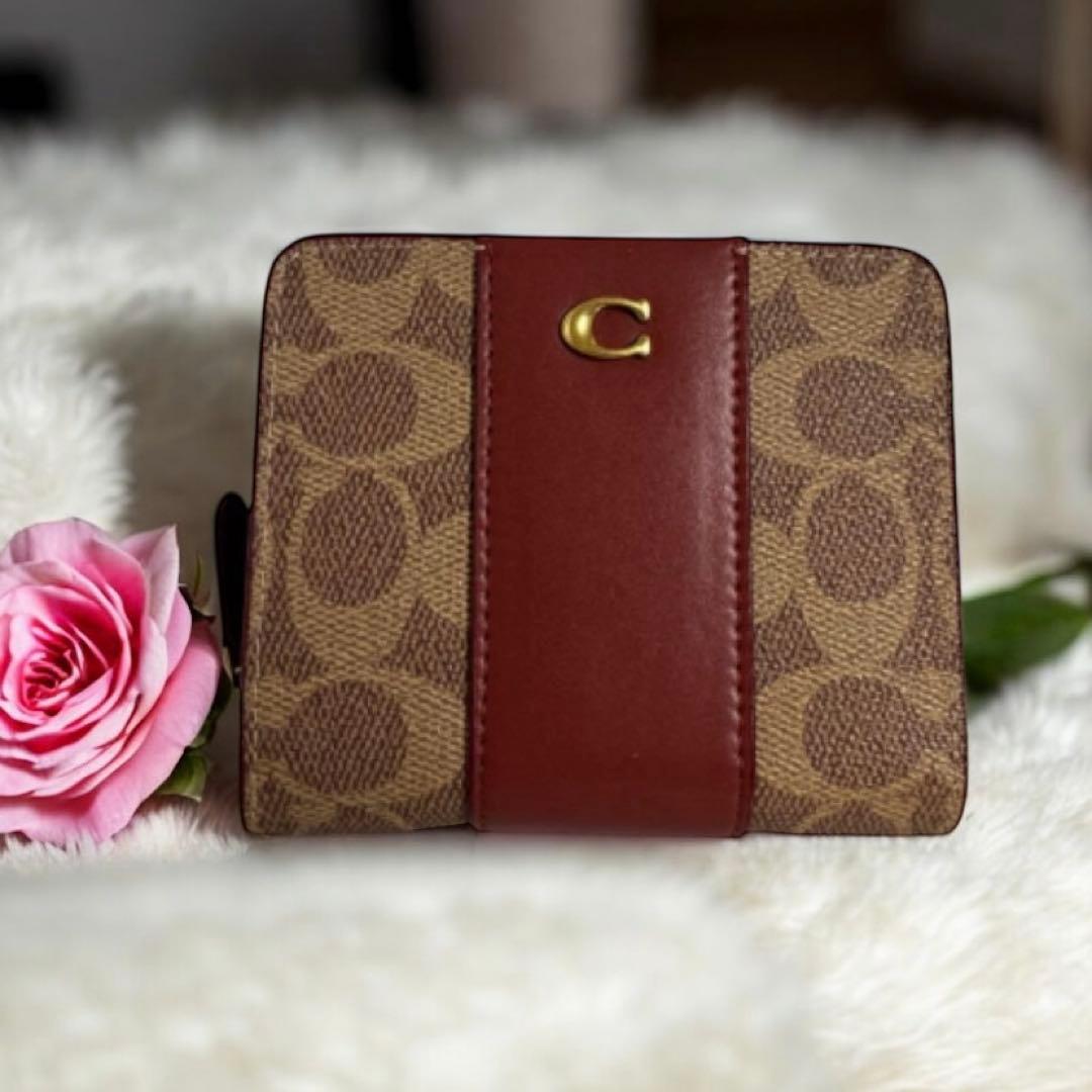 【新品】COACH ✨二つ折り財布ビルフォールド ウォレット新品 COACH（コーチ） 財布 ビルフォールド ウォレット レディース メンズ