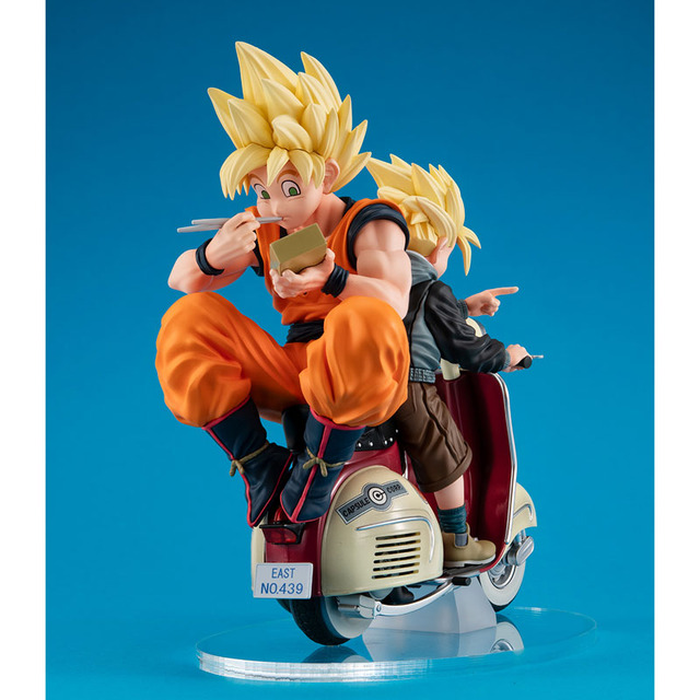 ドラゴンボール」スーパーサイヤ人の悟空＆悟飯がバイクでおでかけ