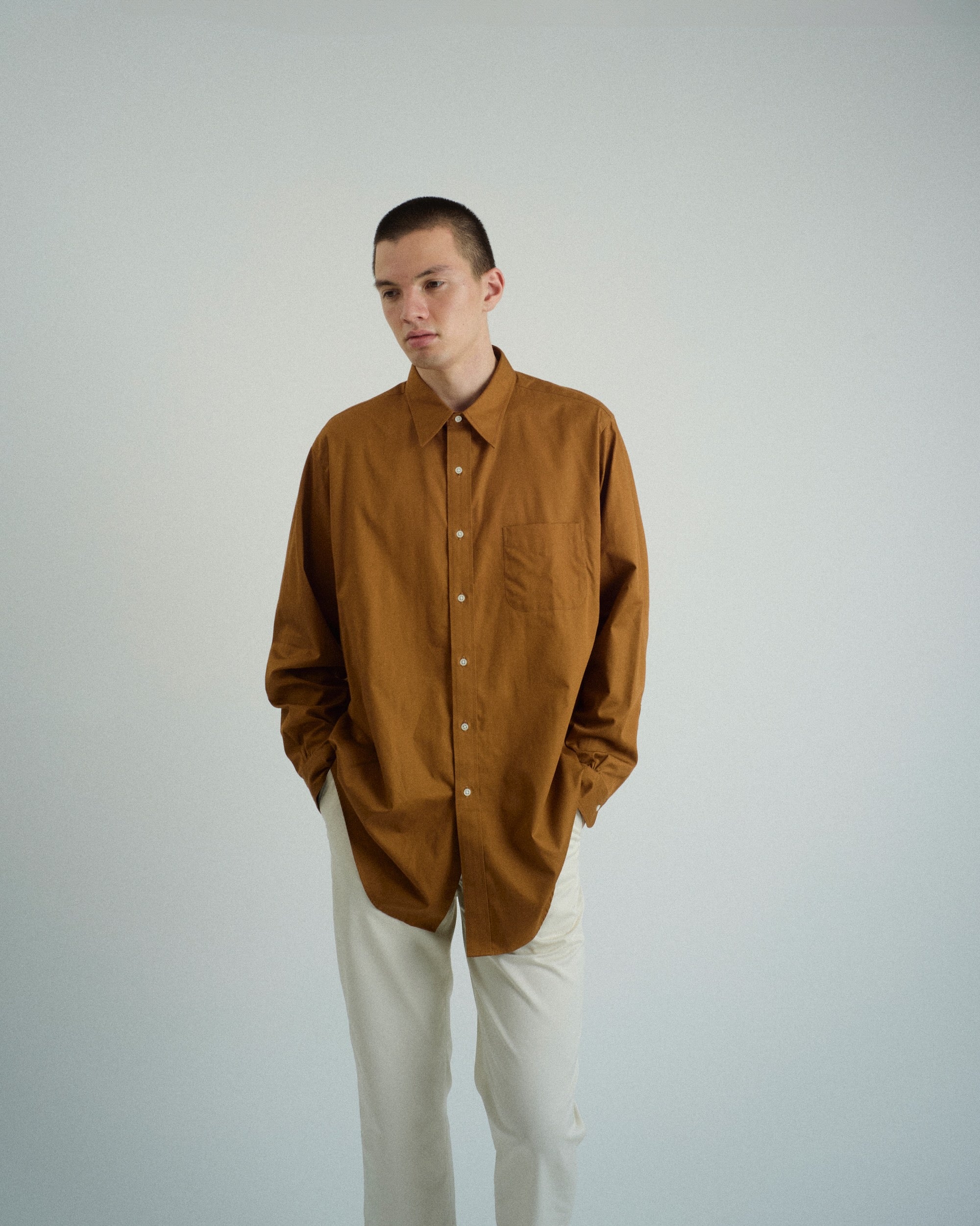 FOUNDOUR（ファウンダ) / REGULAR COLLAR SHIRT MOCHA – éhn